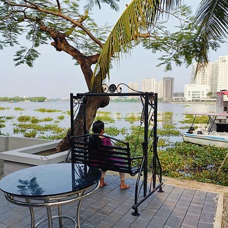 Marina Lounge Hotel Kochi Exterior foto